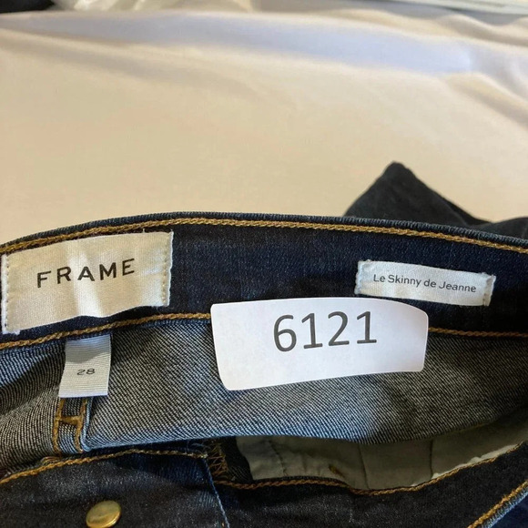 Frame Le Skinny de Jeanne in Wellington Wash Size 28 - Picture 14 of 14